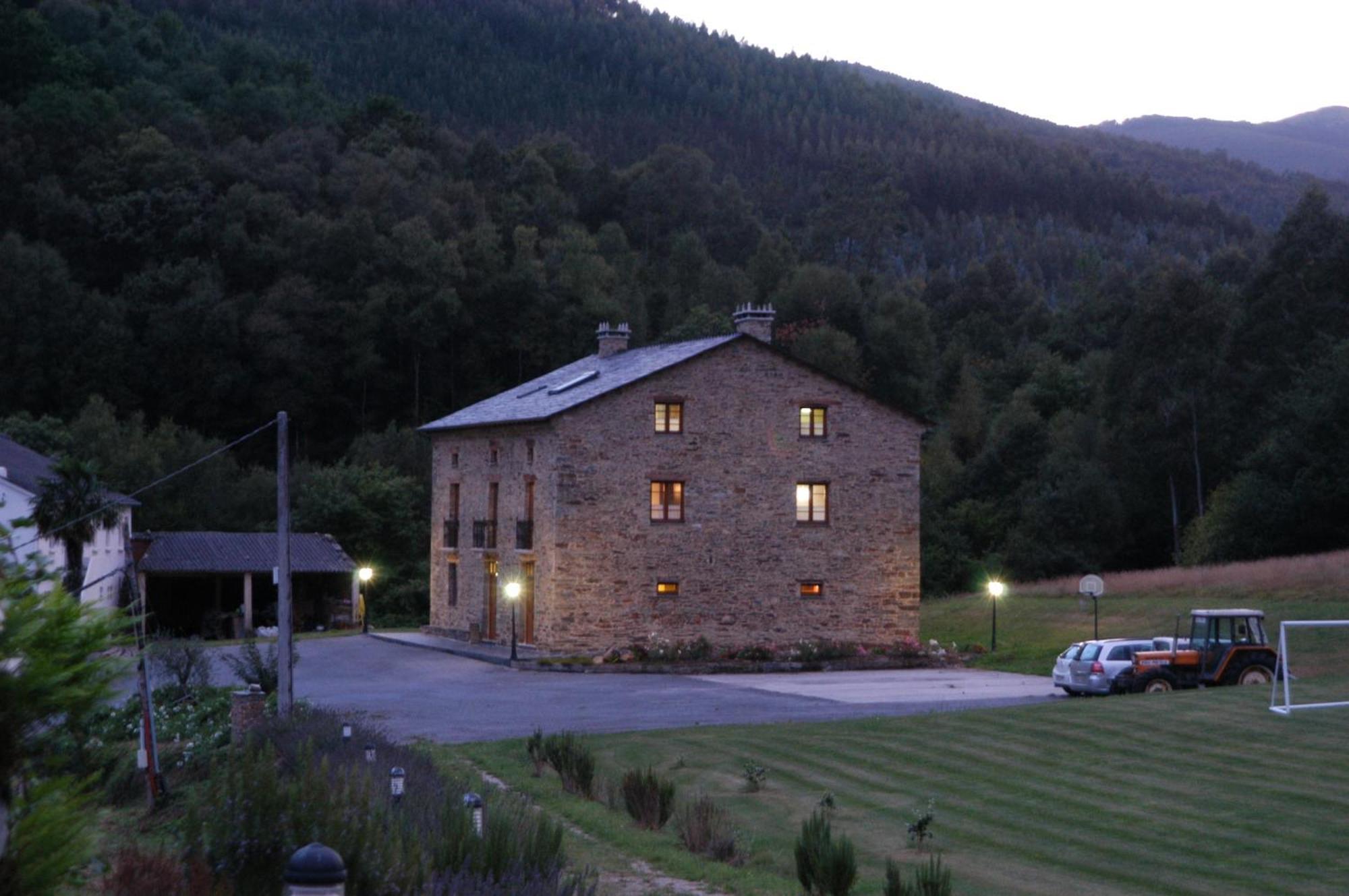 Finca O Bizarro Trabada Exteriör bild