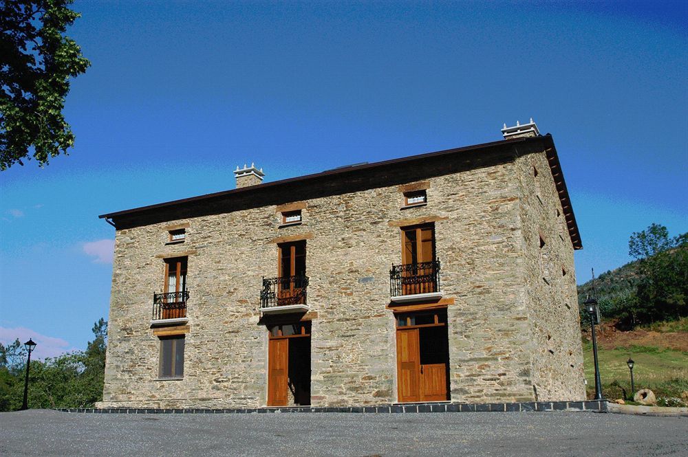 Finca O Bizarro Trabada Exteriör bild